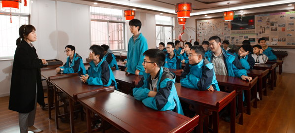 阎良 分类教学，因材施教，采取“一类一方案、一人一目标”的教学方法