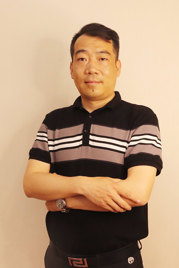 阎良冯少坤 本科学历,毕业于陕西师范大学