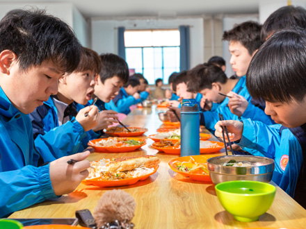 阎良学生用餐