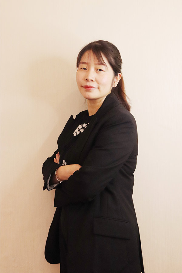 阎良吕瑶 本科学历,毕业于陕西师范大学